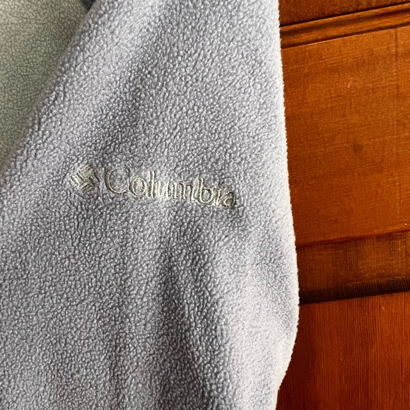 Columbia women’s size small lightweight fleece. Color bluish purplish grey - Picture 3 of 5